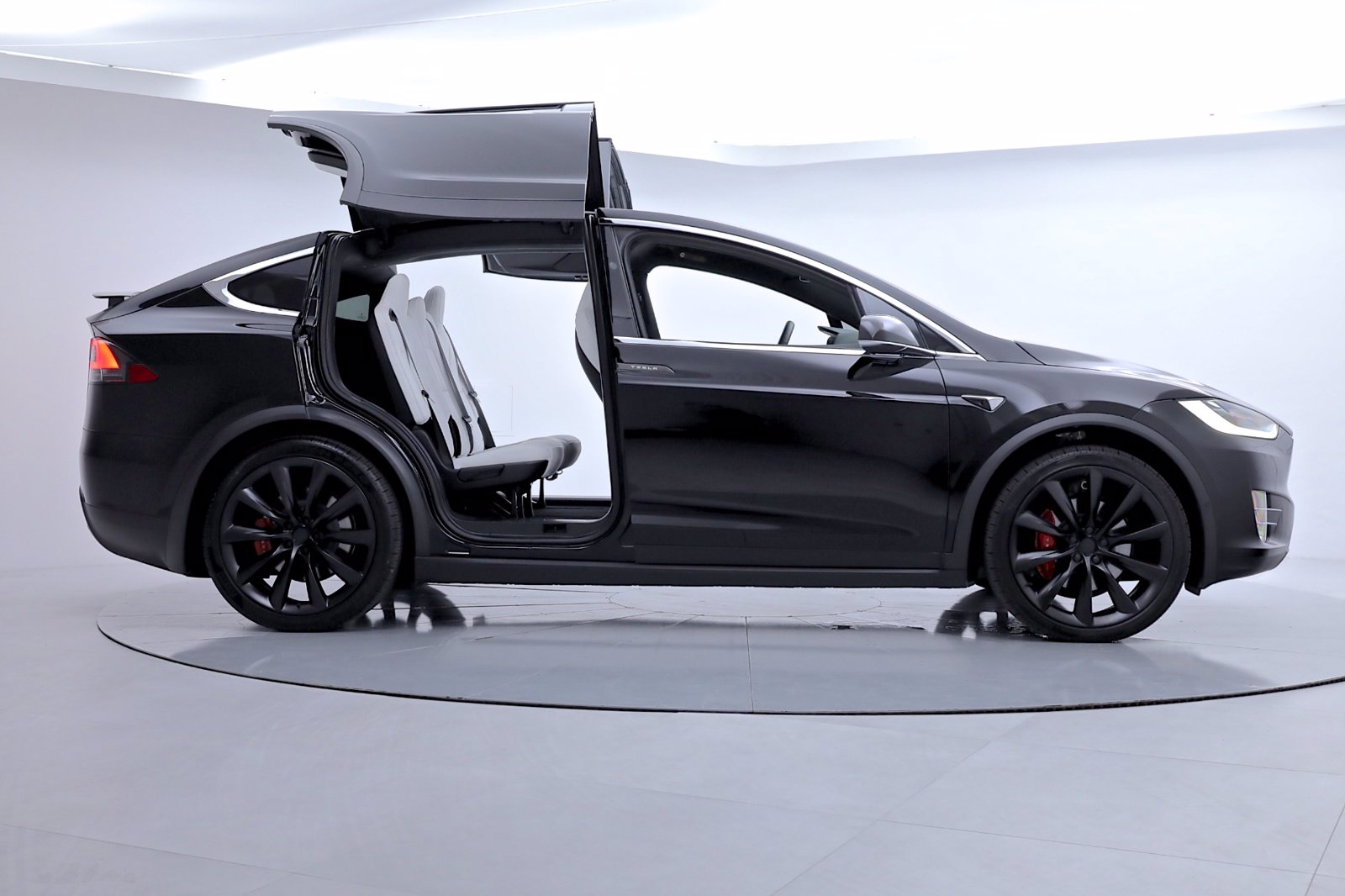 Tesla model x performance